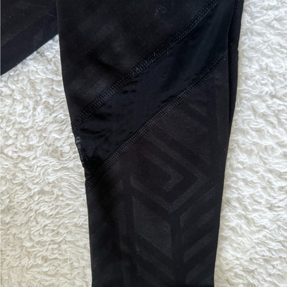Black Old Navy Workout Leggings - Picture 3 of 5